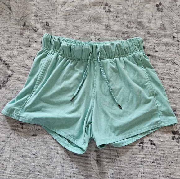 Women's size XS buttery soft seafoam green workout lounge shorts with pockets - Picture 5 of 8